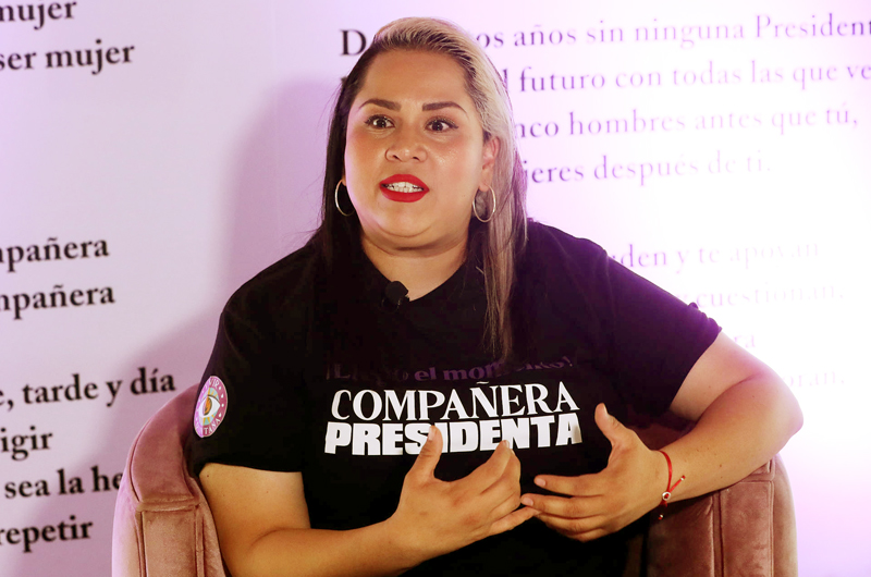 La cantautora Vivir Quintana llama a la futura presidenta de México a ser una “compañera” 