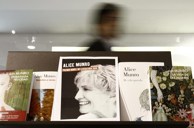 La escritora canadiense Alice Munro, Nobel de Literatura en 2013, fallece a los 92 años