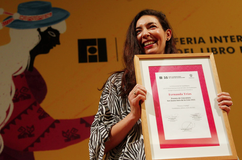 Distopía de la uruguaya Fernanda Trías recibe el Premio Sor Juana en la FIL