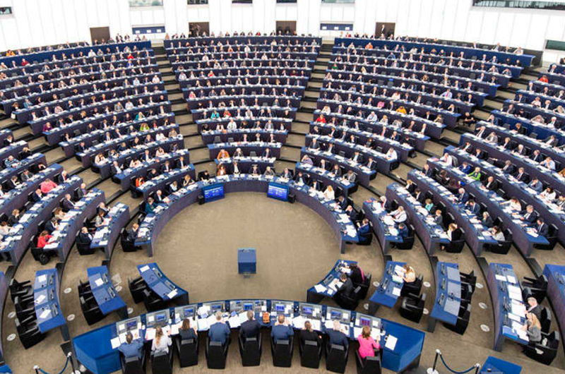 Parlamento Europeo fustiga la política migratoria de EUA