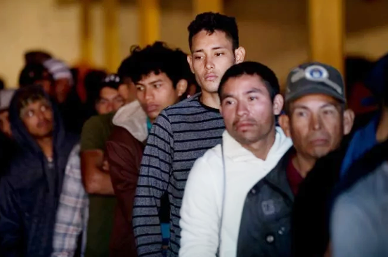 EUA anuncia acciones para que solicitantes de asilo esperen en México