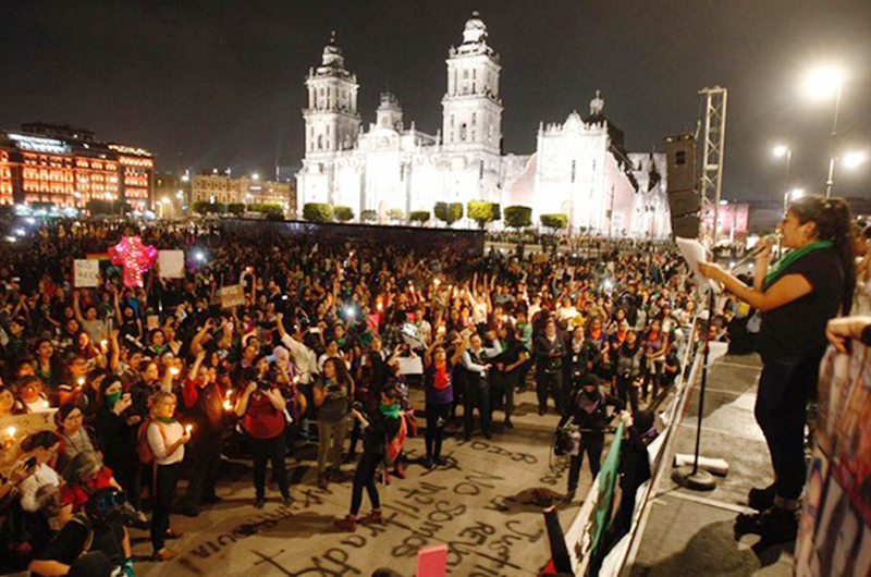Mujeres cubrirán con mantas el Zócalo para protestar por violencia