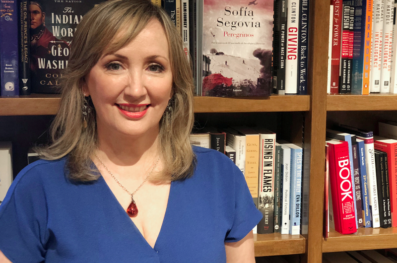 Presenta Sofía Segovia su novela Peregrinos en Estados Unidos