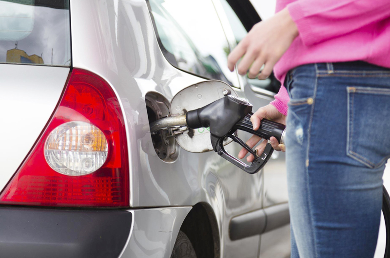 Mujer sin límite: Cómo estirar tu dinero en la estación de gasolina