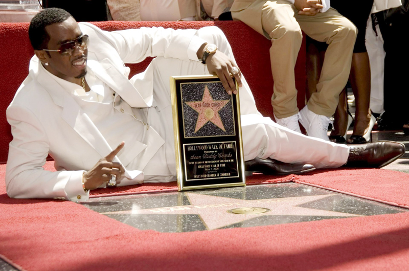 Agentes federales allanan mansiones del rapero Sean “Diddy” Combs en L.A. y Miami 