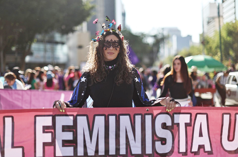 Mujeres toman las calles de la Ciudad de México para exigir alto a los feminicidios