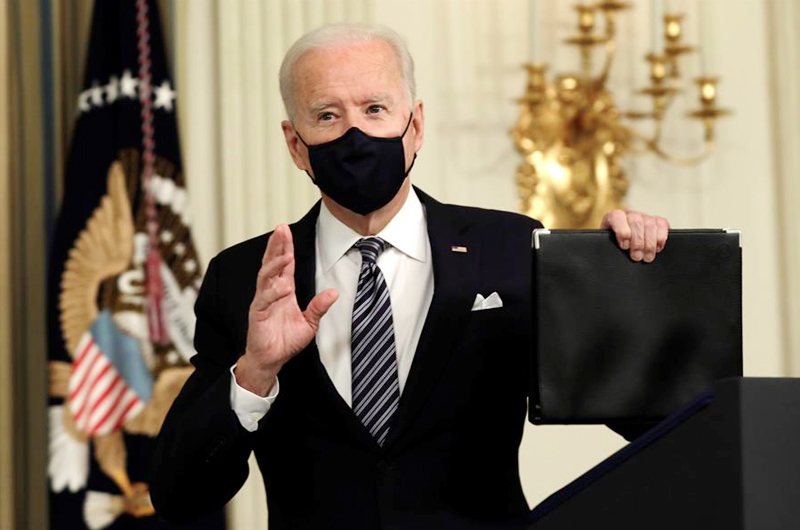 Biden vende su plan de rescate: 