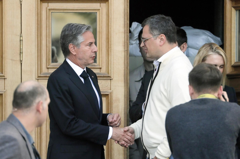 Blinken se reúne con Zelenski y anuncia 2.700 millones de ayuda a Ucrania