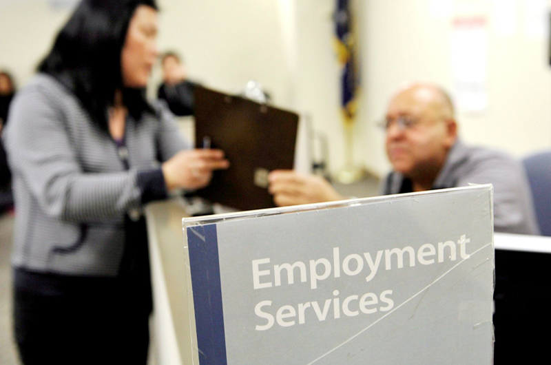 Bajan a 199 mil la solicitudes semanales de subsidio por desempleo