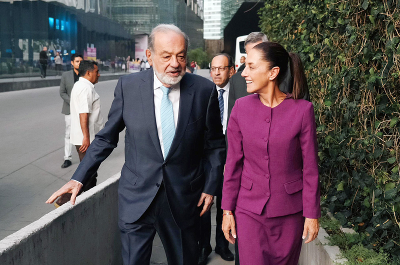 Claudia Sheinbaum y el magnate Carlos Slim coinciden en premios en Ciudad de México