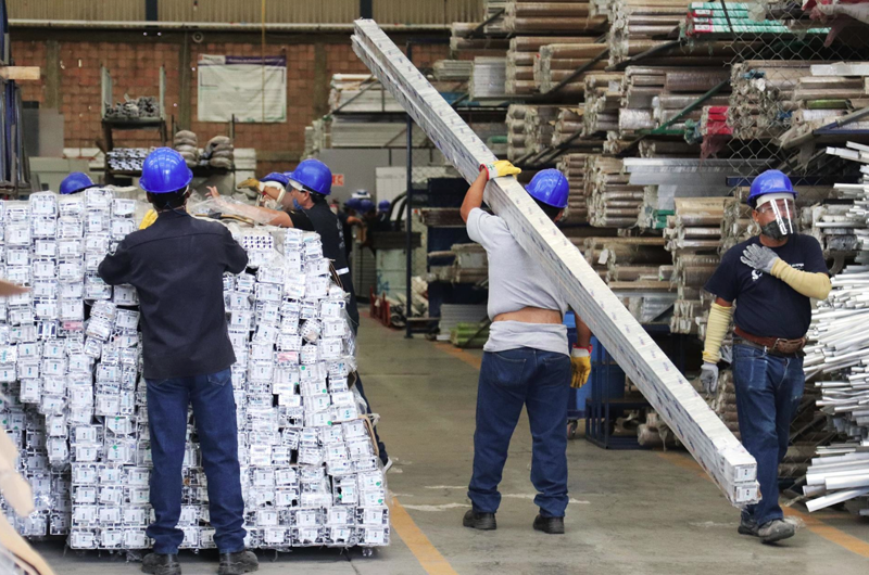 La producción industrial en México crece 8,3 % entre enero y septiembre