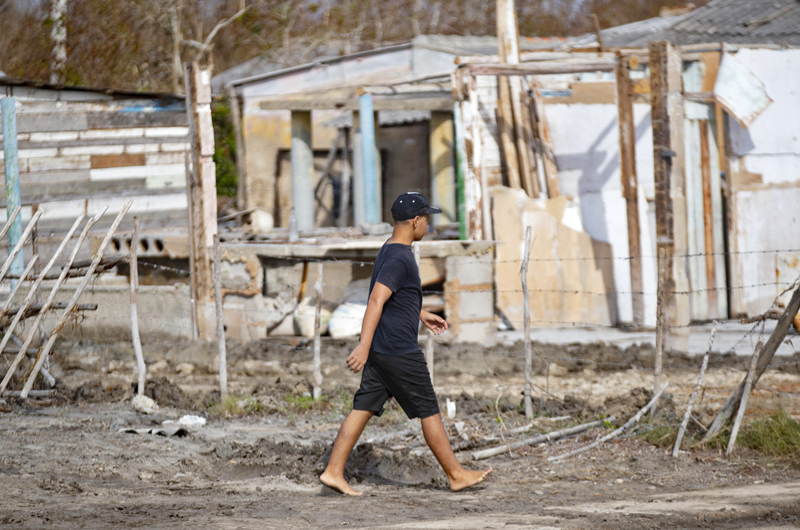 Llega a Cuba una inusual ola de ayuda humanitaria tras un mes de desastres naturales