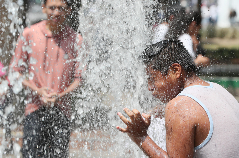 La tercera onda de calor causa temperaturas mayores a 45 grados en 12 estados de México 