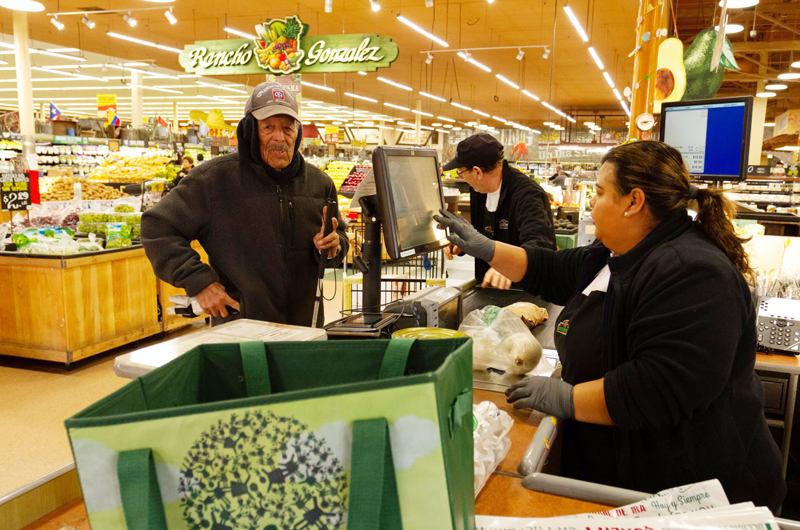 Compras minoristas en Estados Unidos subieron un 7,6 % en temporada festiva 