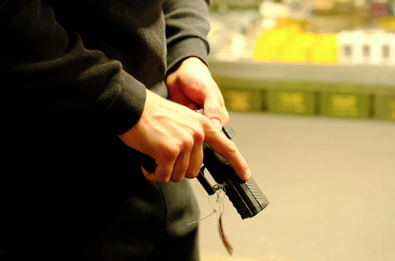 Tribunal falla que prohibir armas a indocumentados no es inconstitucional