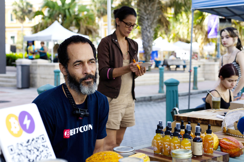 Un grupo puertorriqueño fomenta las criptodivisas como alternativa a “moneda colonizadora” 