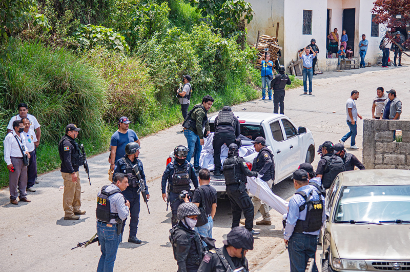 Grupo armado secuestra a 14 trabajadores de Secretaría de Seguridad de Chiapas en México 