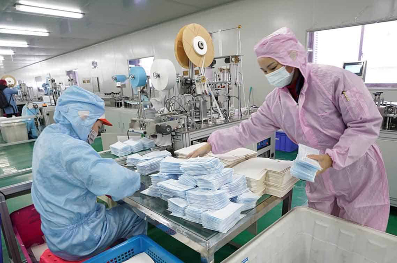 EUA acusa a China de acumular equipos de protección sanitaria