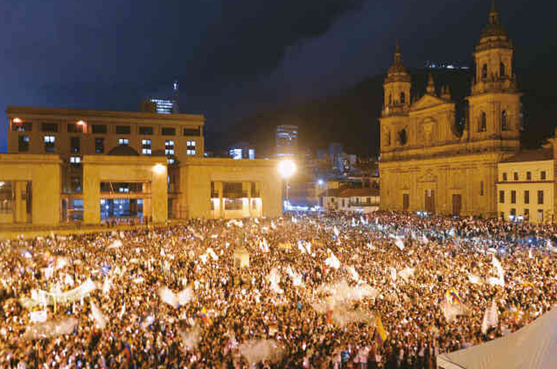 Regresan universitarios a las calles de Colombia para exigir presupuesto