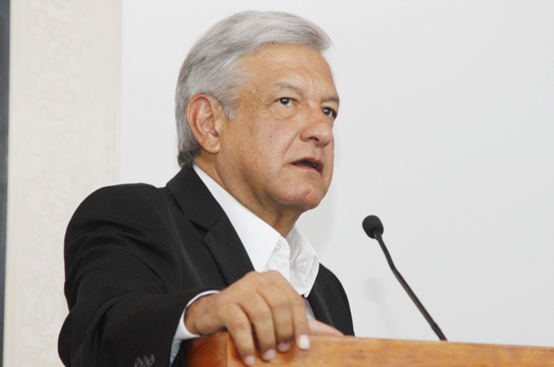 Víctimas no se quedarán sin apoyo pese a recortes: López Obrador