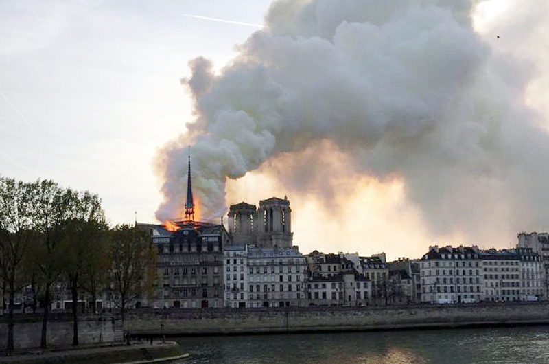 Claman por ayuda europea para reconstruir Notre Dame