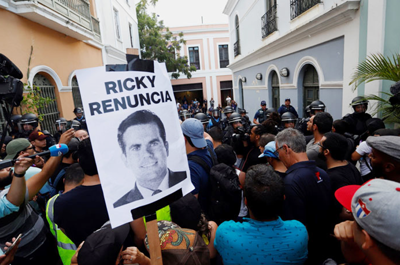 Miles marchan en Puerto Rico para exigir renuncia de gobernador
