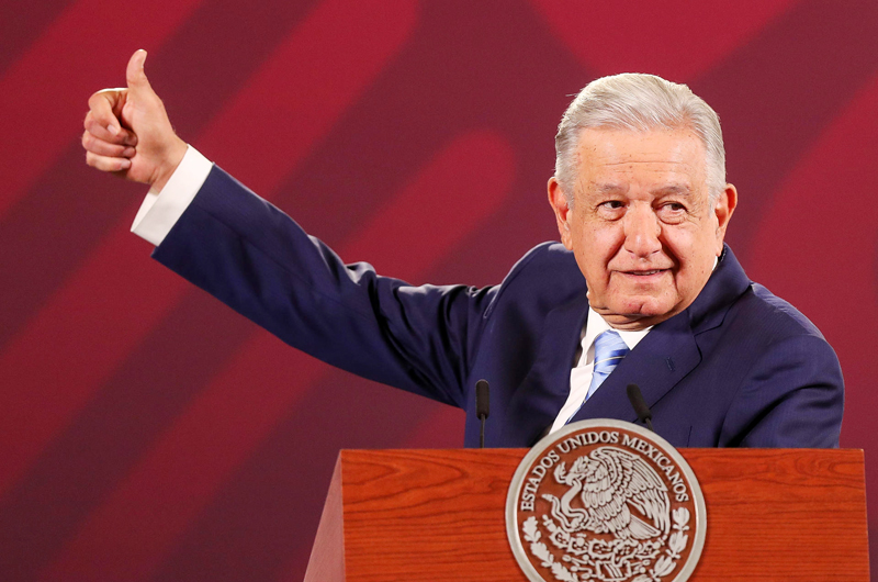 López Obrador felicita al mexicano Guillermo del Toro por su Oscar