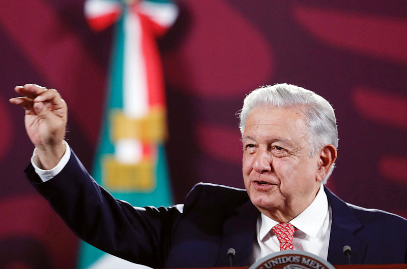 López Obrador asegura, tras marcha opositora, que en México se garantizan las libertades