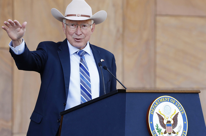 Ken Salazar afirma que los pueblos de EE.UU. y México “merecen vivir sin miedo”