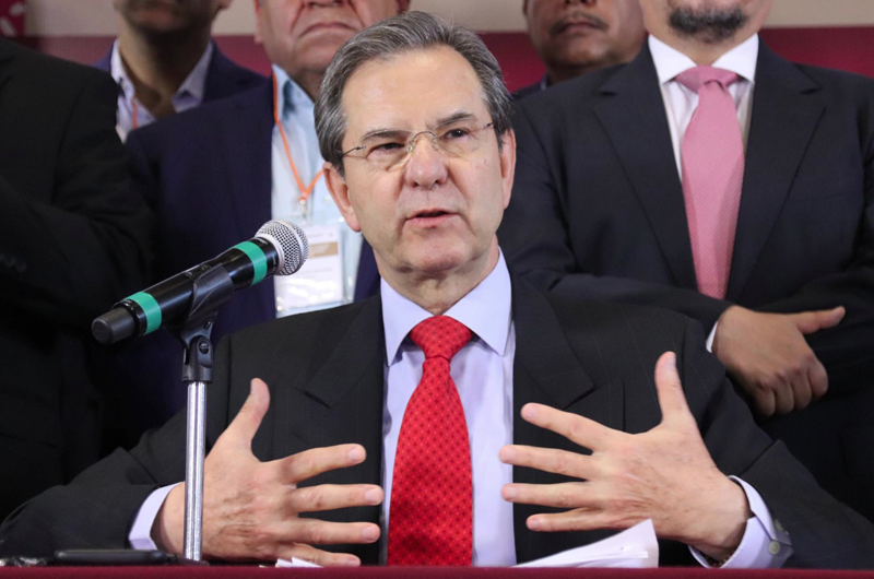 México celebra el nombramiento de Ken Salazar como embajador estadounidense