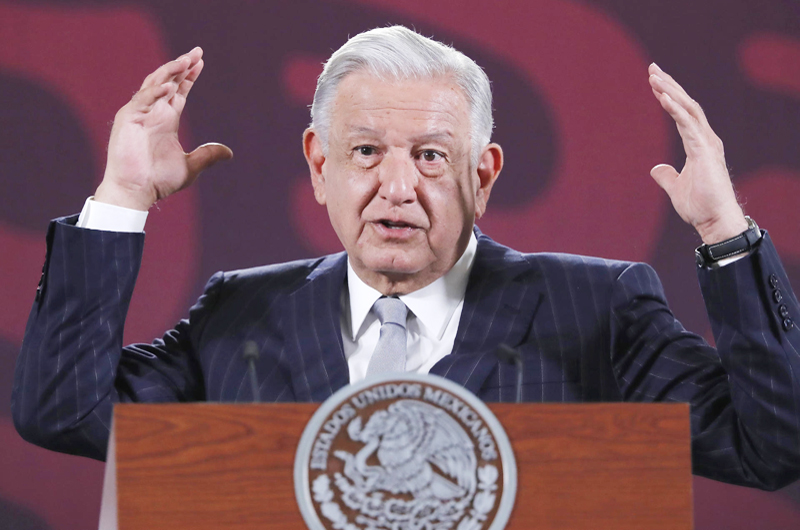 López Obrador tacha de “provocación” ante la elección el ataque de Ayotzinapa al Palacio