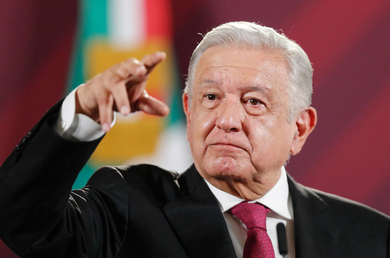 López Obrador acusa a Ron DeSantis de ser “más antimigrante” que Trump