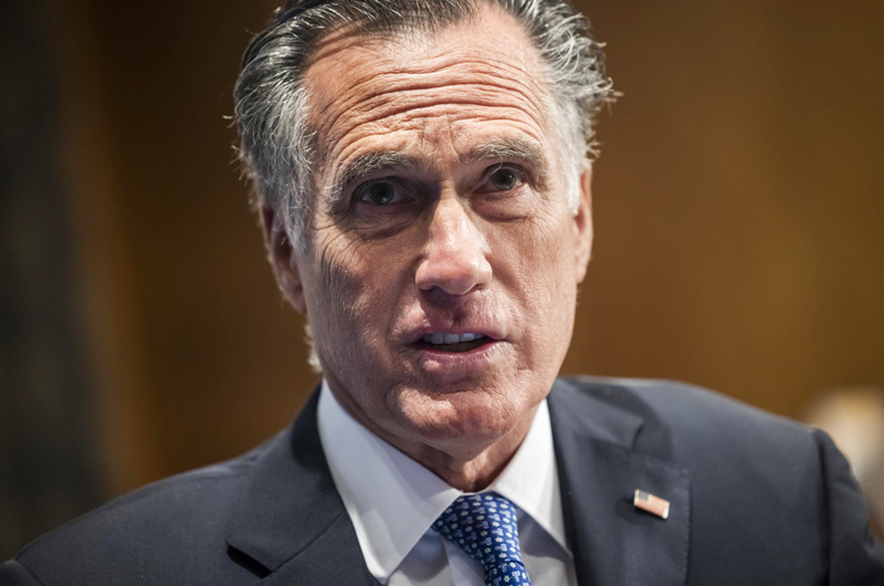 Mitt Romney le dice al congresista Santos que no debería estar en el Congreso 