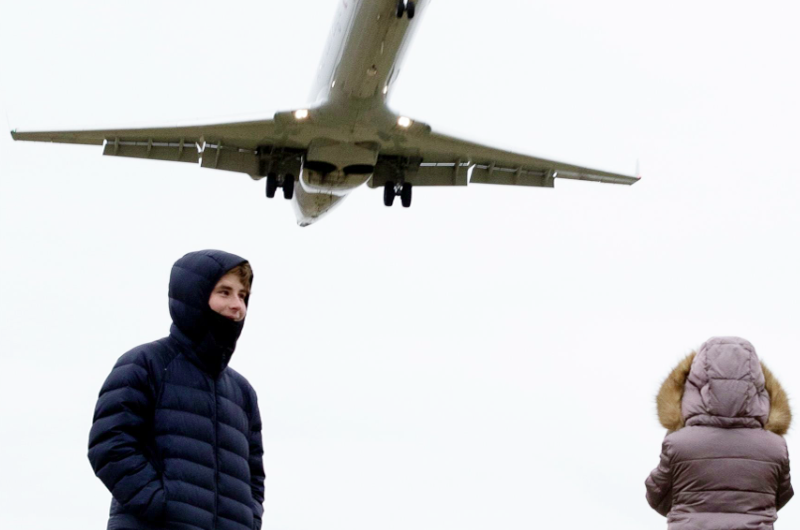 La embajada china en EEUU culpa a la situación pandémica de la cancelación de vuelos
