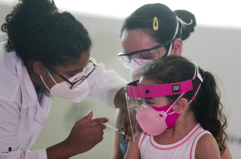 La vacunación infantil arranca en Sao Paulo y Río pese a la negativa de Bolsonaro