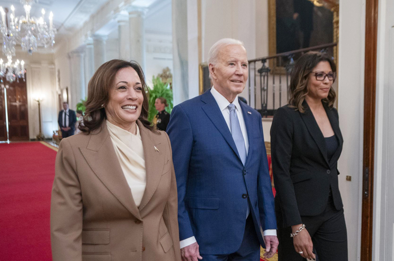 Kamala Harris aventajaría a Biden en un hipotético duelo electoral contra Trump