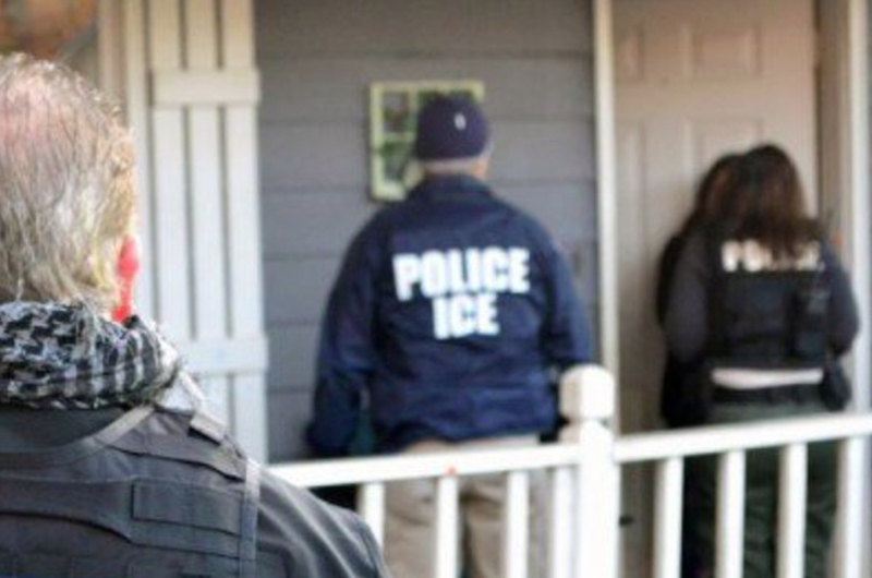 Redadas antimigrantes solo cumplen órdenes de jueces: ICE
