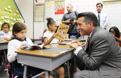 El gobernador Sandoval propone incrementar algunos impuestos y mejorar la educación