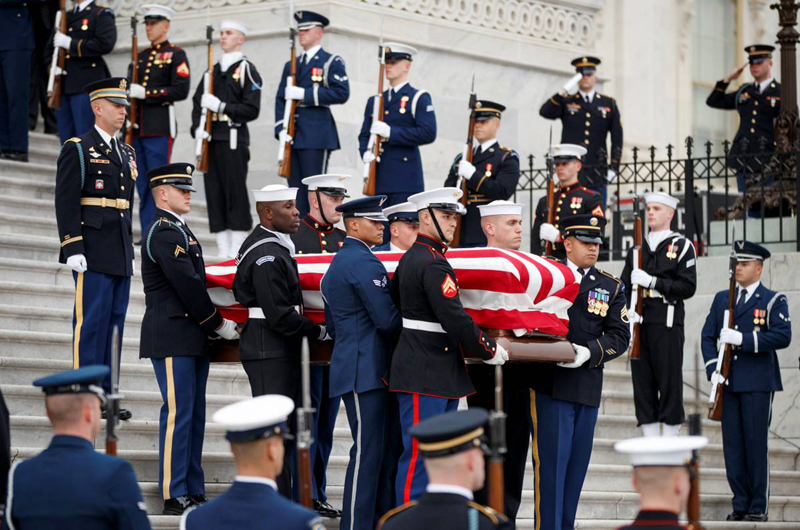 Solemne despedida... Miles dieron un emotivo último adiós a George H.W. Bush