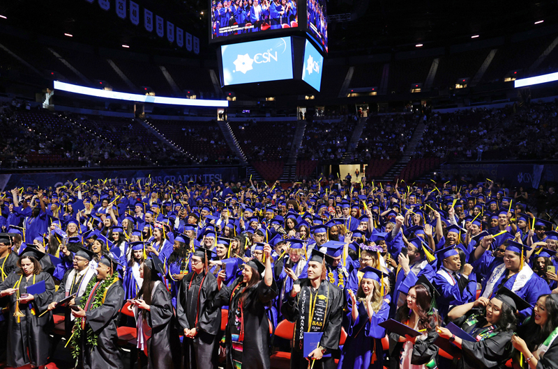 Graduación en el CSN, más de cuatro mil estudiantes obtuvieron títulos