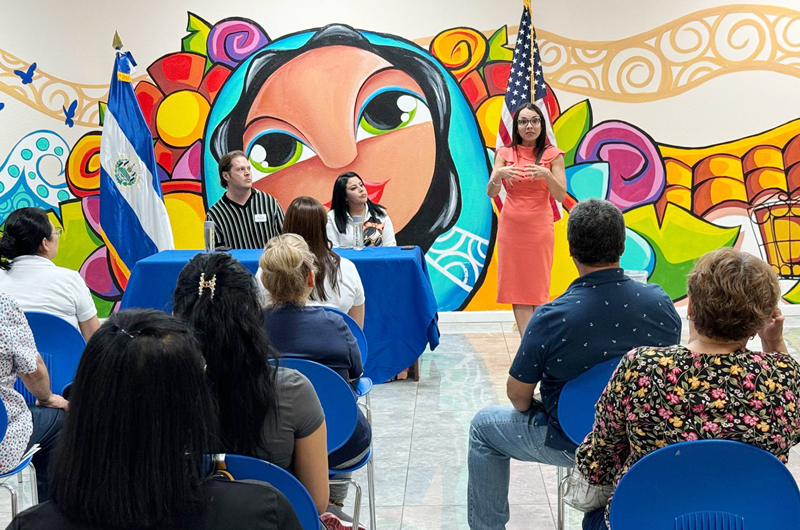 Califican de provechosa ‘Tarde Informativa’ efectuada en el Consulado de El Salvador