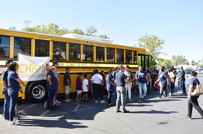 Recorrieron alumnos y sus padres el nuevo autobus eléctrico