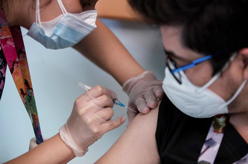 Los pacientes críticos en Chile volvieron a aumentar pese a rápida vacunación