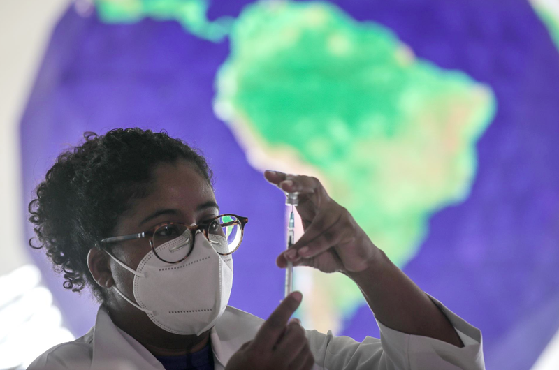 El 87 % de médicos en Brasil se contagió de covid en los últimos dos meses