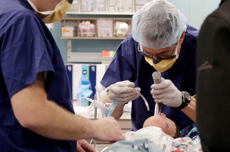 Reconocido centro de Miami suspende los trasplantes de corazón a adultos 
