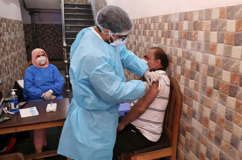 La India confirma la primera muerte por reacción a una vacuna contra la covid