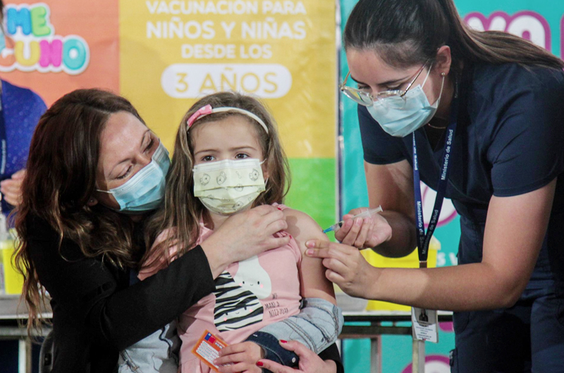 Chile inicia la vacunación para menores de entre tres y cinco años de edad
