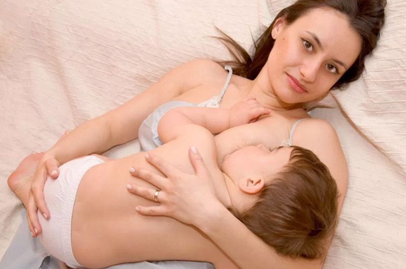 Con lactancia materna se previenen enfermedades en madres e hijos