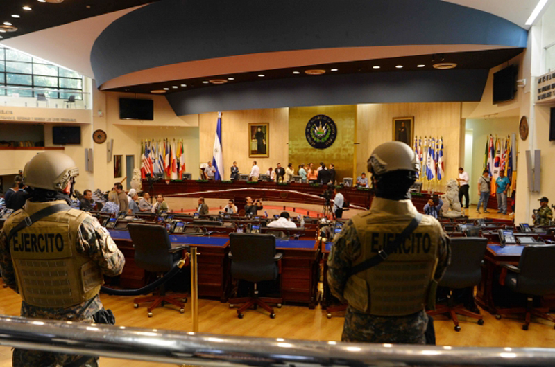 Suspenden legisladores sesión sobre seguridad en El Salvador