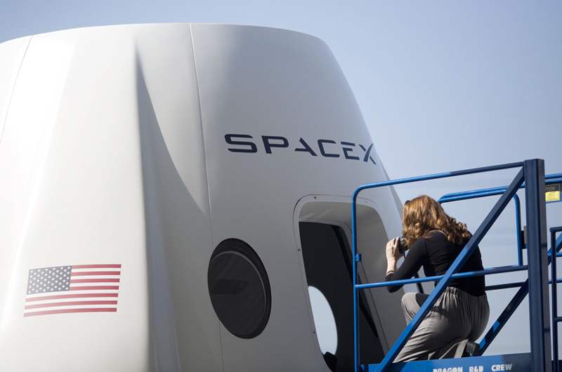 SpaceX anuncia la primera misión tripulada que volará sobre los polos terrestres